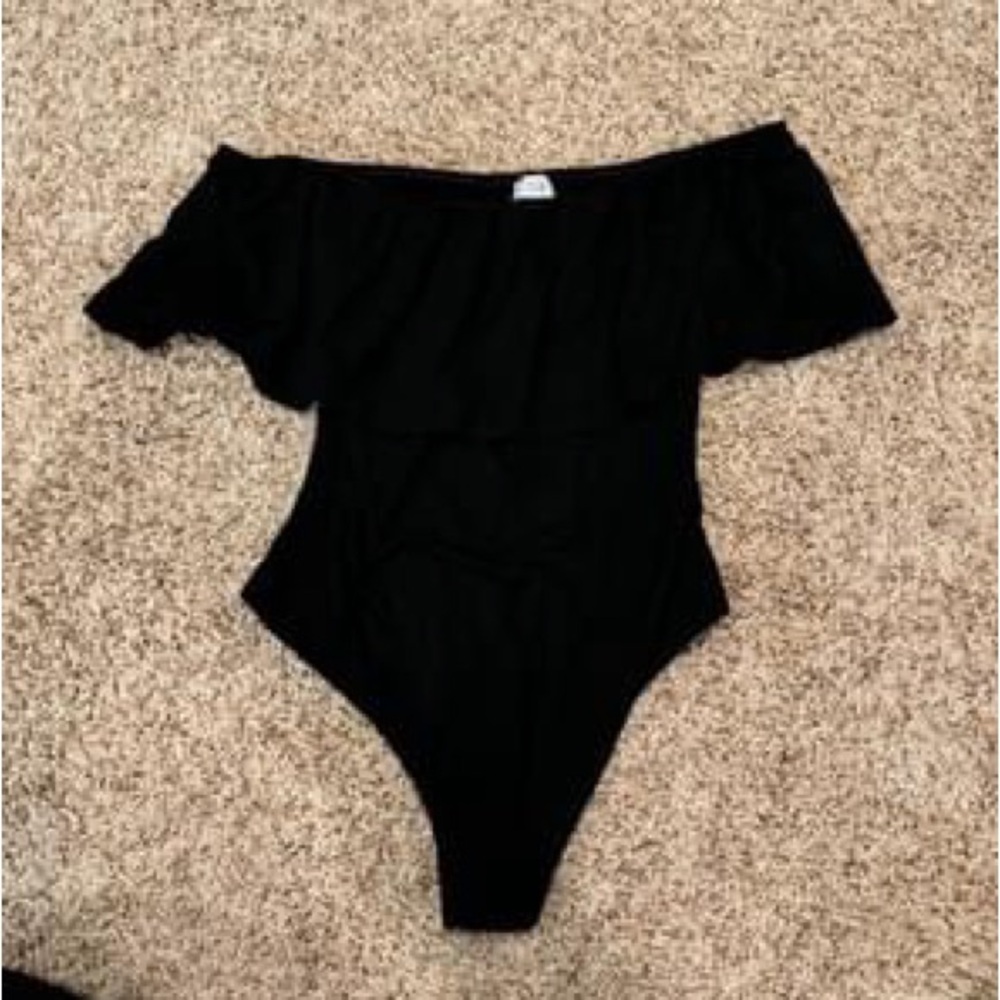 TOBI black off shoulder bodysuit.  Looks like new- XS.